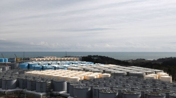 Резервуары для хранения загрязненной воды АЭС Фукусима - 俄罗斯卫星通讯社
