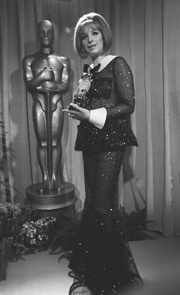 芭芭拉·史翠珊参加1969年奥斯卡金像奖颁奖典礼。 - 俄罗斯卫星通讯社