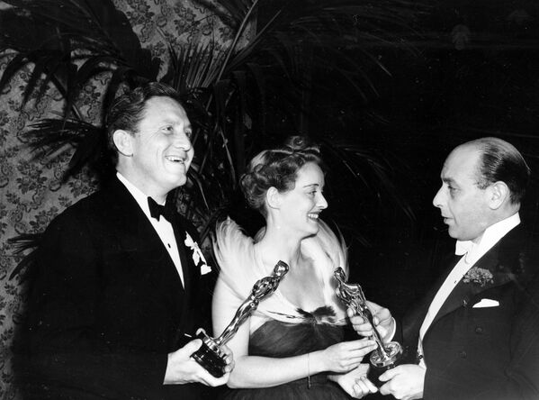 塞德里克·哈德威克參加1938年奧斯卡金像獎頒獎典禮。 - 俄羅斯衛星通訊社
