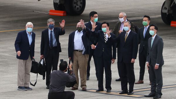 Делегация из США: бывший сенатор Крис Додд и бывшие высокопоставленные чиновники из госдепартамента Ричард Армитидж и Джеймс Стейнберг, прибывшие на Тайвань  - 俄罗斯卫星通讯社