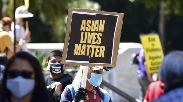 Общественные активисты на демонстрации против антиазиатских настроений в Лос-Анджелесе  - 俄罗斯卫星通讯社