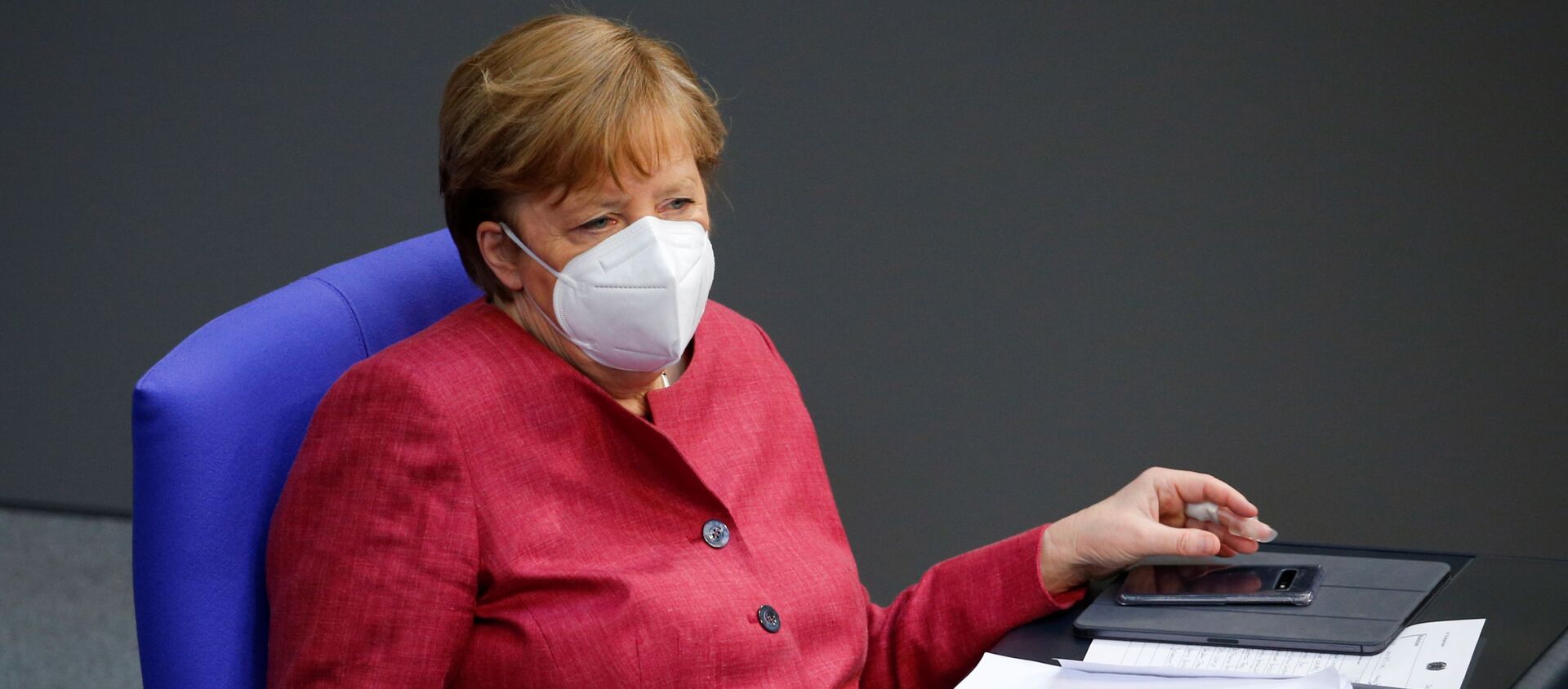 Канцлер Германии Ангела Меркель присутствует на заседании бундестага нижней палаты парламента, посвященном мерам по борьбе с коронавирусом (COVID-19), в Берлине, Германия, 16 апреля 2021 года. - 俄罗斯卫星通讯社, 1920, 16.04.2021