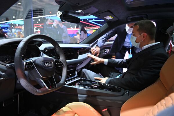 上海國際車展上的奧迪RS e-tron GT 汽車。 - 俄羅斯衛星通訊社