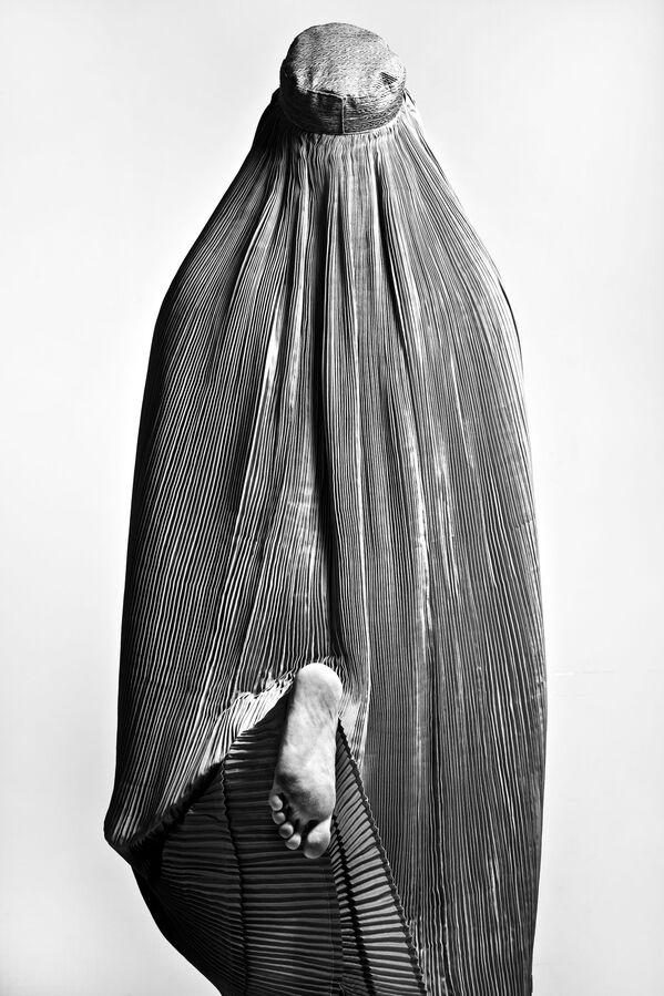 伊朗摄影师法塔赫•齐诺里拍摄的“禁忌”,在大赛中受到了高度评价。 伊朗摄影师法塔赫•齐诺里拍摄的“禁忌”,在大赛中受到了高度评价。 - 俄罗斯卫星通讯社