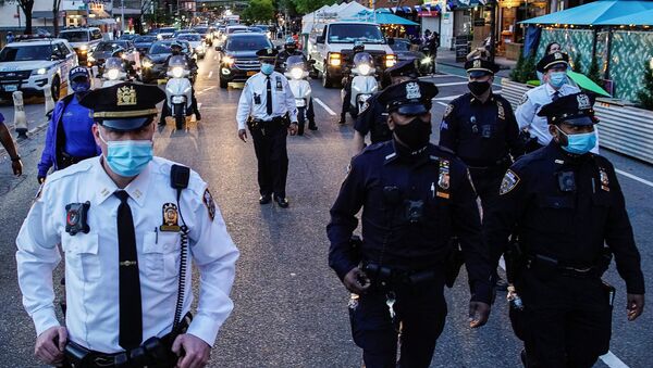 Полиция Нью-Йорка после вынесения вердикта экс-полицейскому Дереку Шовину - 俄羅斯衛星通訊社