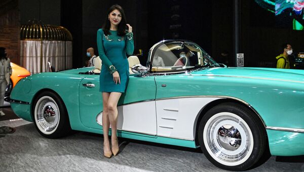 第19屆上海國際車展Songsan汽車旁的車模。 - 俄羅斯衛星通訊社