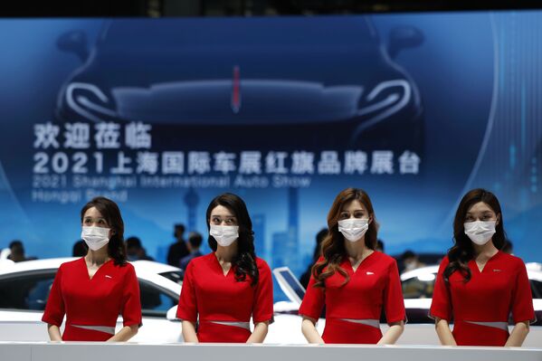第19届上海国际车展上的接待员们。 - 俄罗斯卫星通讯社