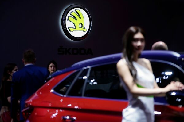 第19届上海国际车展斯柯达展台上的车模。 - 俄罗斯卫星通讯社