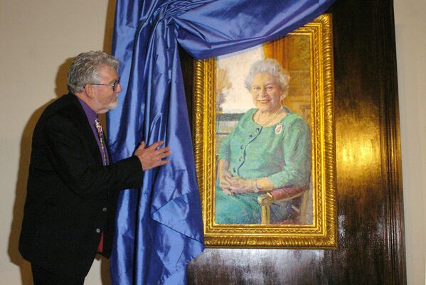 澳大利亞藝術家羅爾夫•哈里斯在倫敦白金漢宮展示英女王伊麗莎白二世的肖像。 - 俄羅斯衛星通訊社