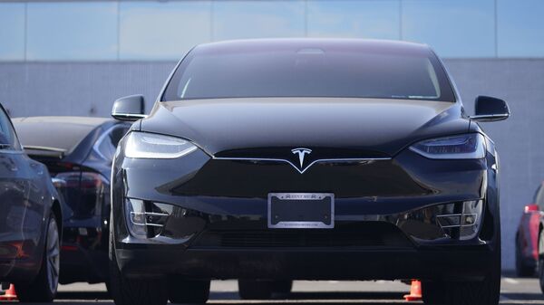 Автомобиль Tesla Model X - 俄羅斯衛星通訊社