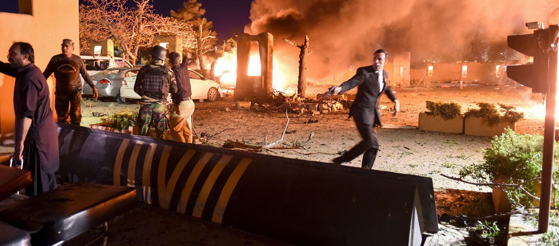 巴基斯坦塞雷纳酒店停车场爆炸现场。 - 俄罗斯卫星通讯社, 1920, 22.04.2021