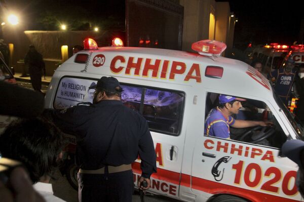 巴基斯坦急救車在爆炸現場運送傷者。 - 俄羅斯衛星通訊社