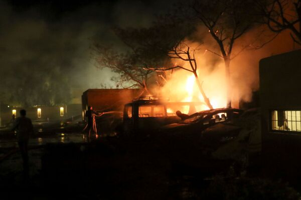 巴基斯坦消防人員在爆炸現場救援。 - 俄羅斯衛星通訊社