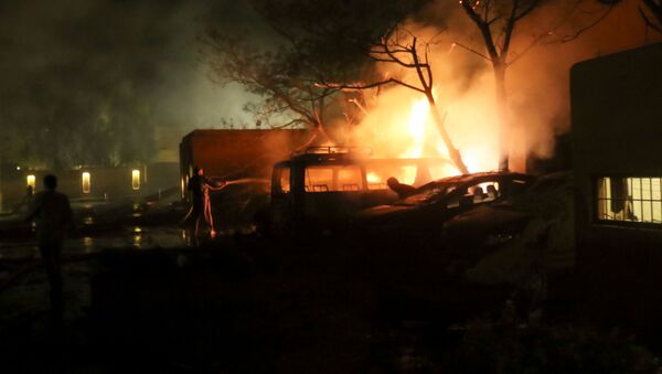 Пожарный на месте взрыва у отеля в Пакистане - 俄罗斯卫星通讯社