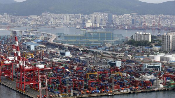 韩国釜山港的集装箱 - 俄罗斯卫星通讯社