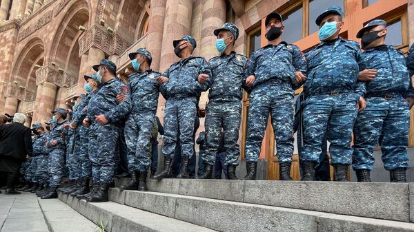 埃里温抗议活动期间的警察 - 俄罗斯卫星通讯社