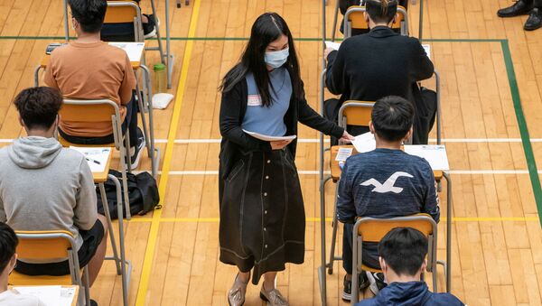 Студенты во время сдачи экзамена в Гонконге, Китай  - 俄羅斯衛星通訊社