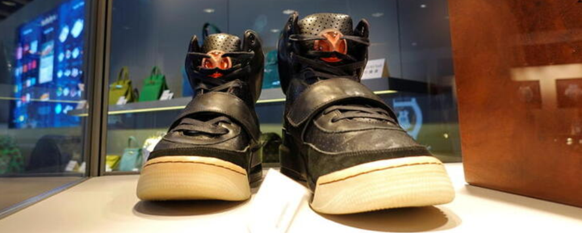 侃爷的Yeezy运动鞋在拍卖中以180万美元成交 创世界纪录 - 俄罗斯卫星通讯社, 1920, 27.04.2021