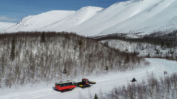 科爾半島希比納山區推出旅遊雪地大巴。 - 俄羅斯衛星通訊社