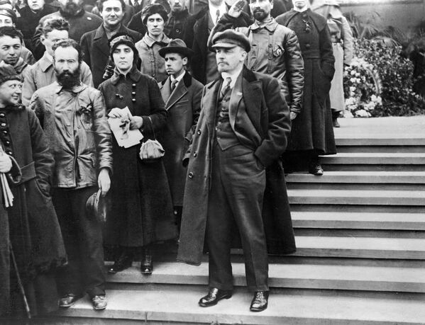 1919年5月1日，弗拉基米尔·伊里奇·列宁同志参加五一节红场游行活动。 - 俄罗斯卫星通讯社
