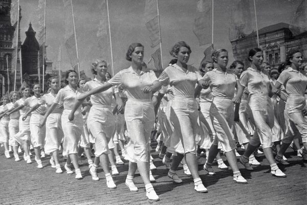 1936年，體育工作者方隊參加紅場遊行活動。 - 俄羅斯衛星通訊社
