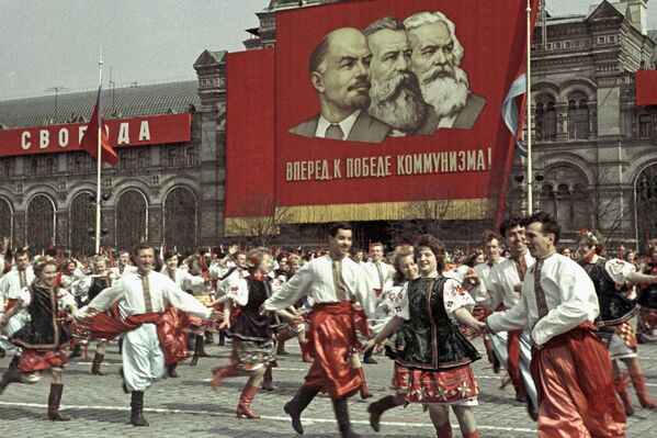 1964年，莫斯科紅場上進行的五一勞動節文藝表演。 - 俄羅斯衛星通訊社