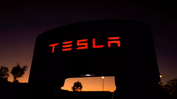 Заправка для электрокаров Tesla. Калифорния - 俄罗斯卫星通讯社
