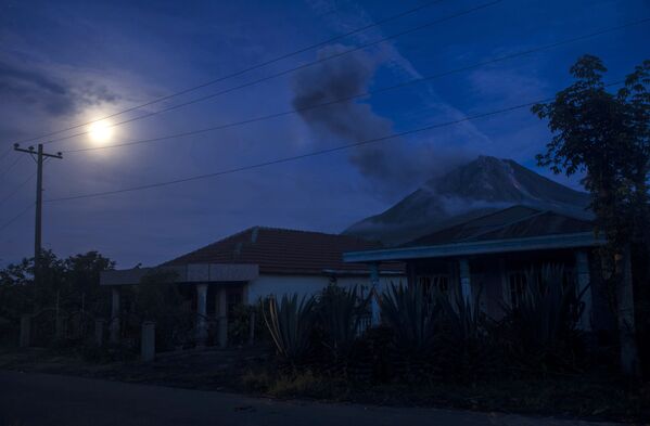 印尼锡纳朋火山爆发 - 俄罗斯卫星通讯社