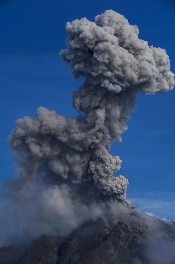 印尼錫納朋火山爆發 - 俄羅斯衛星通訊社