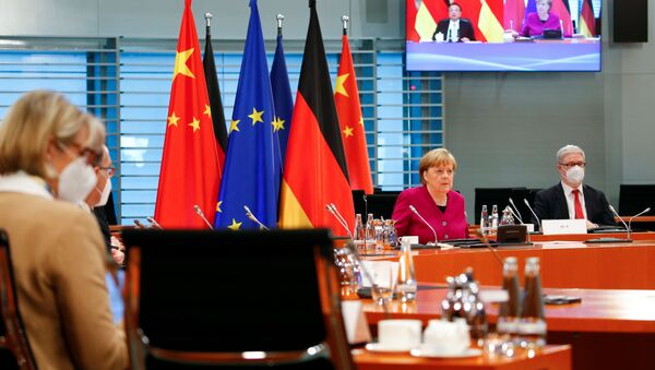 Канцлер Германии Ангела Меркель участвует в виртуальных переговорах с премьер-министром Китая Ли Кэцяном (не видно) в рамках шестых германо-китайских правительственных консультаций - 俄羅斯衛星通訊社