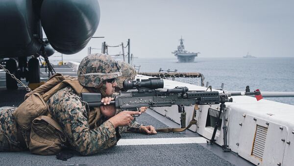 Морской пехотинец  на борту военного корабля USS Portland (LPD 27) в Тихом океане. 20 апреля 2021 - 俄羅斯衛星通訊社