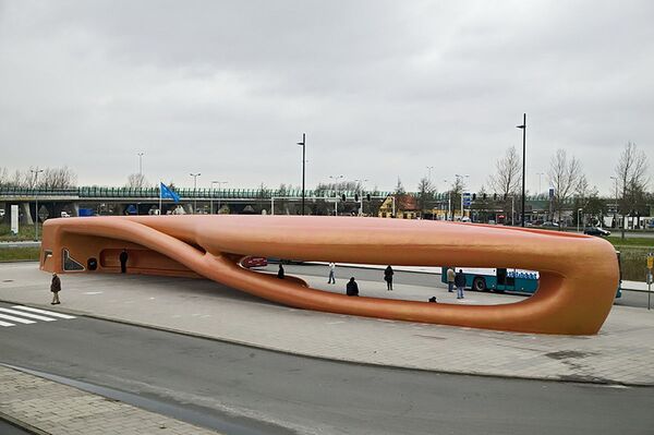 荷兰霍夫多普，由建筑师莫里斯•尼奥设计的“令人惊叹的鲸鱼的下颚”（Amazing Whalejaw）公交车站。 - 俄罗斯卫星通讯社