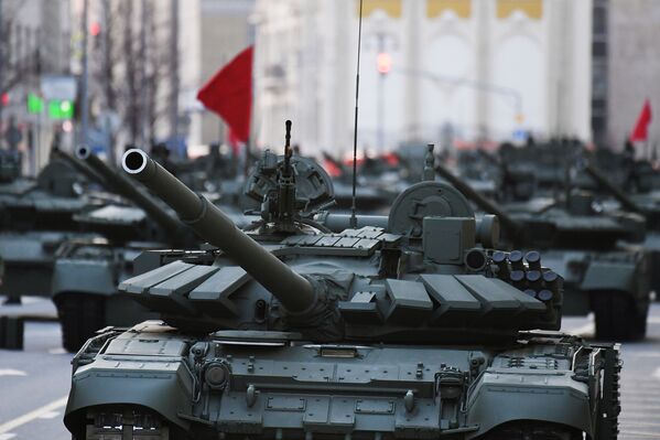 你可以在彩排中看到现代坦克：T-72B3M 、T-80BVM、T-90M“突破”和T-14“Armata”。 - 俄罗斯卫星通讯社