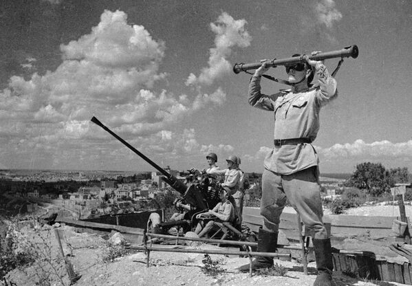 高射炮兵守卫解放后的塞瓦斯托波尔上空，1944年。 - 俄罗斯卫星通讯社