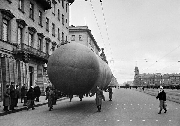 列寧格勒涅瓦大街上的浮空器，1941年。 - 俄羅斯衛星通訊社