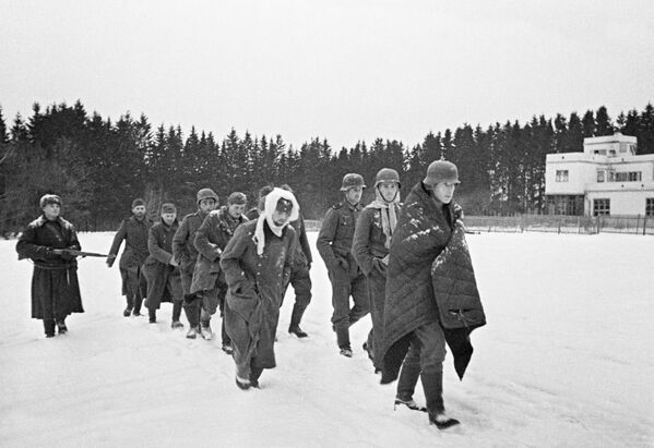 在莫斯科地區俘虜的德國人。《超人》。1941年 12月 - 俄羅斯衛星通訊社