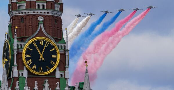 在紀念偉大衛國戰爭勝利76週年閱兵的航空表演彩排中的蘇-25BM拖靶機 - 俄羅斯衛星通訊社