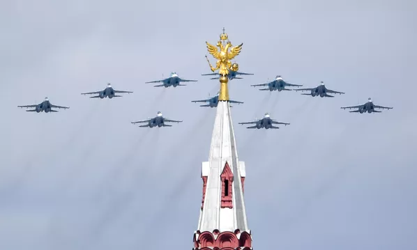 在紀念偉大衛國戰爭勝利76週年閱兵的航空表演彩排中的、由蘇-30SM,蘇-35S戰鬥機和蘇-34轟炸機組成的“戰術之翼”編隊 在紀念偉大衛國戰爭勝利76週年閱兵的航空表演彩排中的、由蘇-30SM,蘇-35S戰鬥機和蘇-34轟炸機組成的“戰術之翼”編隊 - 俄羅斯衛星通訊社
