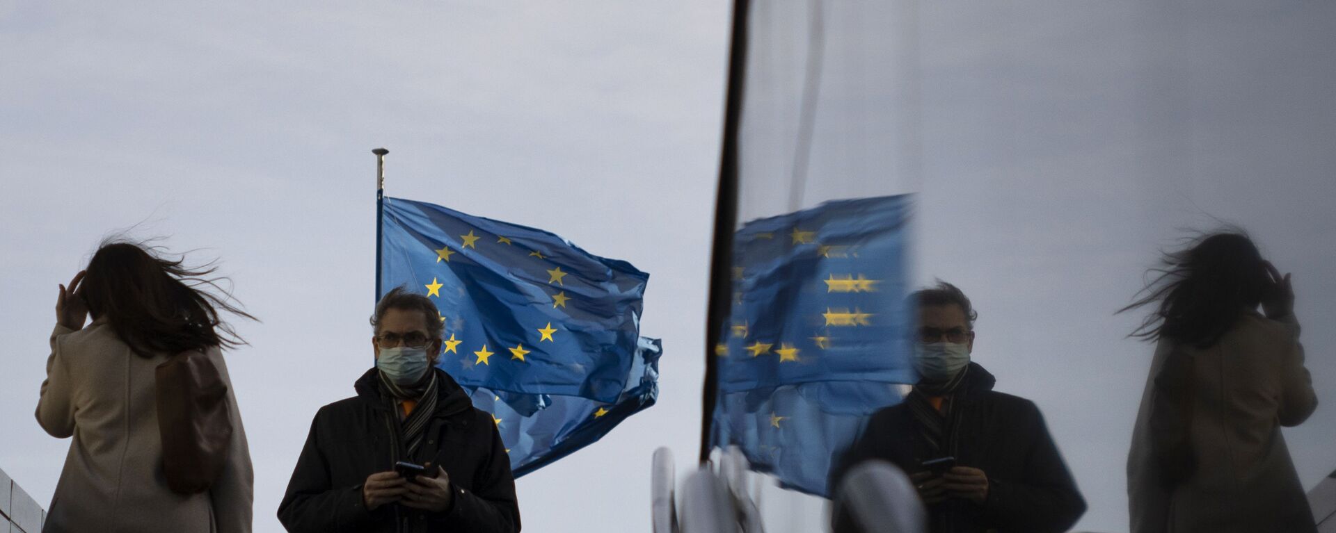 Флаг ЕС и его отражение в Брюсселе, Бельгия - 俄羅斯衛星通訊社, 1920, 14.06.2021