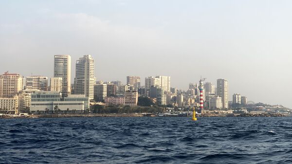 Вид на набережную Бейрута в районе маяка со стороны моря - 俄羅斯衛星通訊社