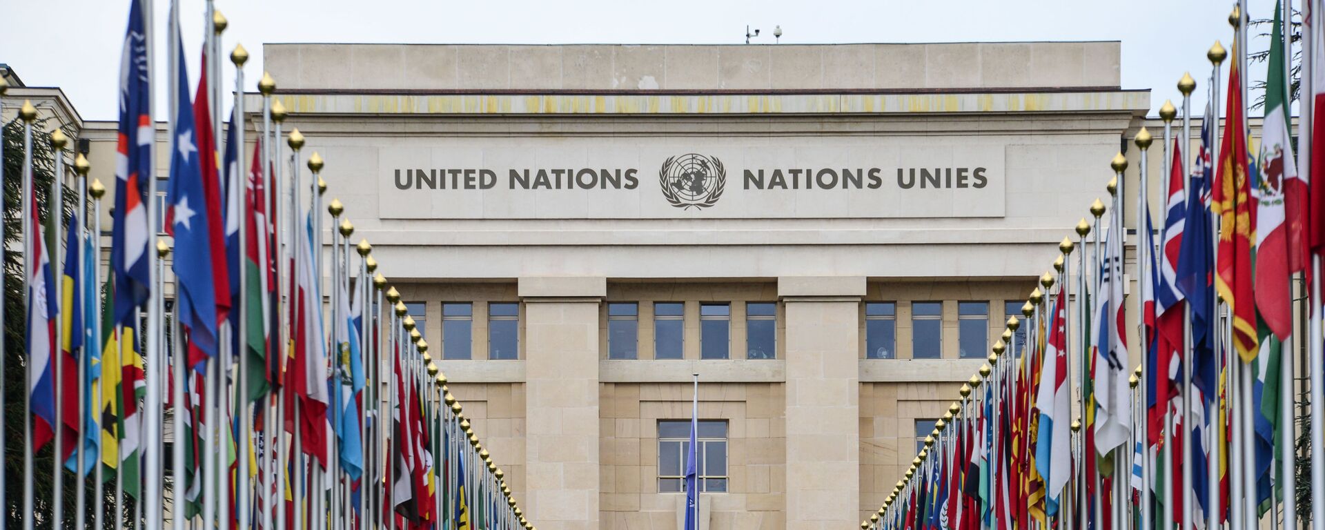 Аллея флагов возле здания ООН в Женеве, Швейцария - 俄罗斯卫星通讯社, 1920, 25.09.2021