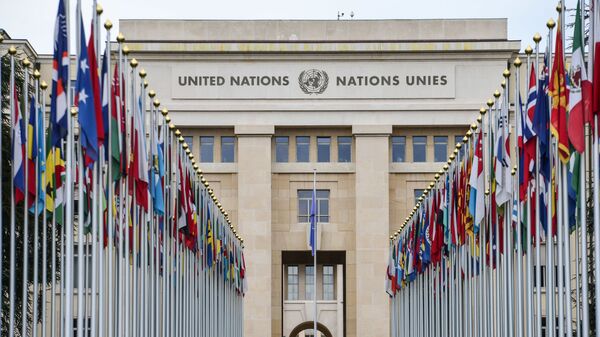 Аллея флагов возле здания ООН в Женеве, Швейцария - 俄罗斯卫星通讯社