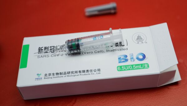 Шприц и коробка с вакциной Sinopharm - 俄罗斯卫星通讯社