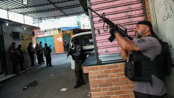 Перестрелка полиции и предполагаемых наркоторговцев на севере Рио-де-Жанейро - 俄羅斯衛星通訊社