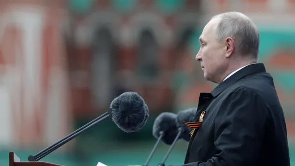 9 мая 2021. Президент РФ - верховный главнокомандующий вооруженными силами РФ Владимир Путин выступает на военном параде в ознаменование 76-й годовщины Победы в Великой Отечественной войне 1941-1945 годов на Красной площади в Москве. 9 мая 2021. Президент РФ - верховный главнокомандующий вооруженными силами РФ Владимир Путин выступает на военном параде в ознаменование 76-й годовщины Победы в Великой Отечественной войне 1941-1945 годов на Красной площади в Москве. - 俄羅斯衛星通訊社