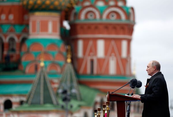 俄罗斯总统弗拉基米尔•普京在莫斯科纪念伟大卫国战争76周年军事阅兵式上。 - 俄罗斯卫星通讯社