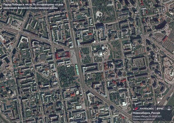 制成俄罗斯对地光学遥感卫星“资源－P1“（Resurs－P1)的新西伯利亚市的军事阅兵照片。 - 俄罗斯卫星通讯社