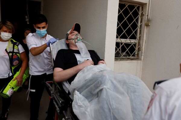 以色列醫療人員疏散阿什克倫居民。 - 俄羅斯衛星通訊社