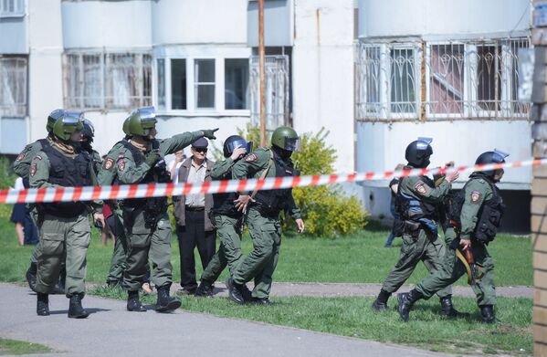 俄羅斯特種部隊對襲擊喀山市第175學校的犯罪嫌疑人展開攻擊。 - 俄羅斯衛星通訊社