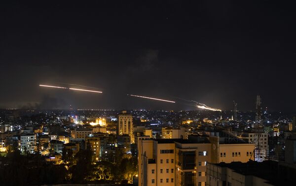 巴勒斯坦武装组织向以色列发射了1000多枚导弹，其中200枚被以军铁穹导弹防御系统拦截。 - 俄罗斯卫星通讯社